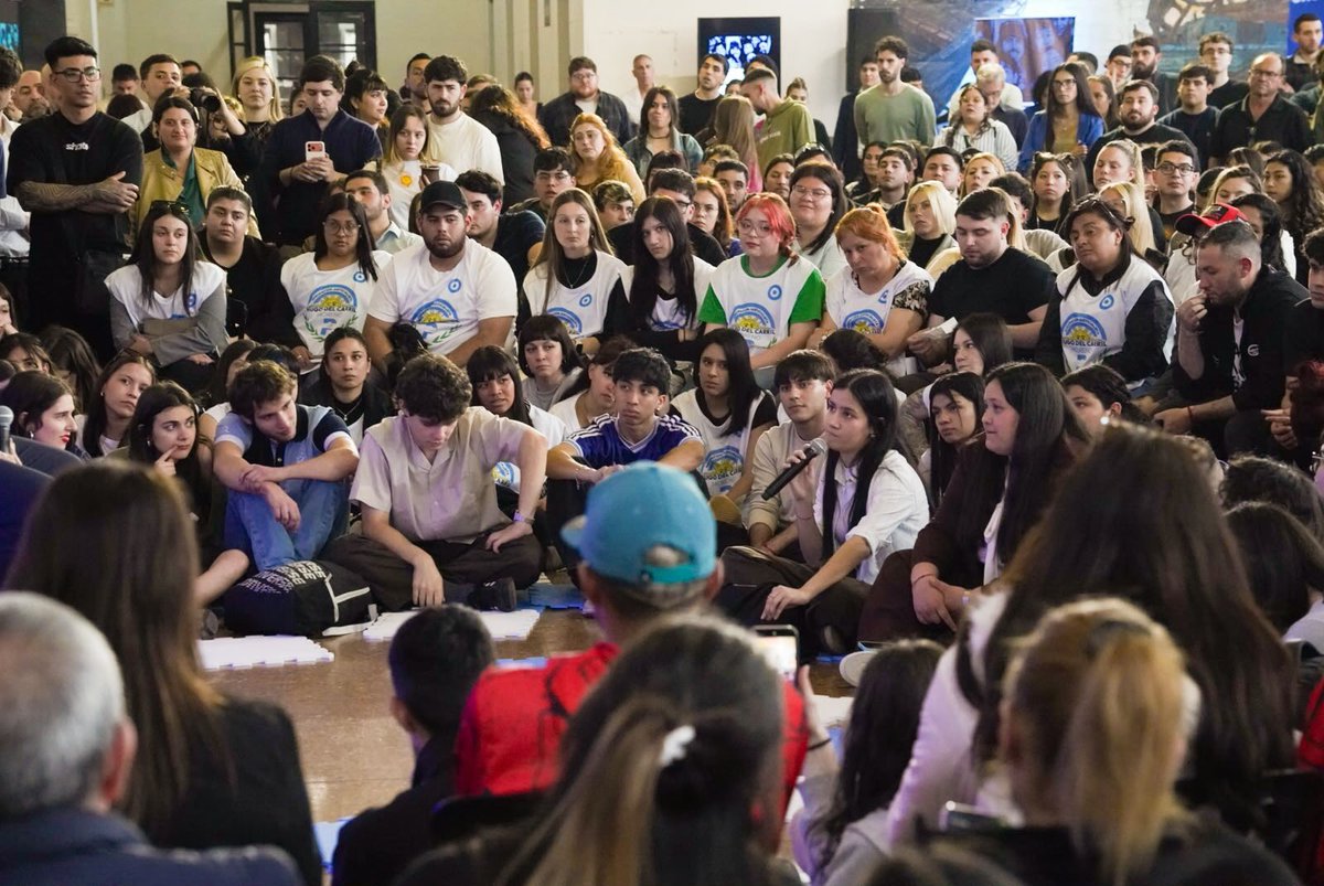 LizanaGaby's tweet photo. Fuerza Renovadora de nuestros jóvenes !!! Felicitaciones a los chicos de Mendoza por haber sido parte ! Gracia por estar y acompañar ! El presente es de ustedes , más de mil jóvenes de todo el país  con ganas de participar y ser protagonistas . @MalenaGalmarini @SergioMassa gracias por la generosidad !!