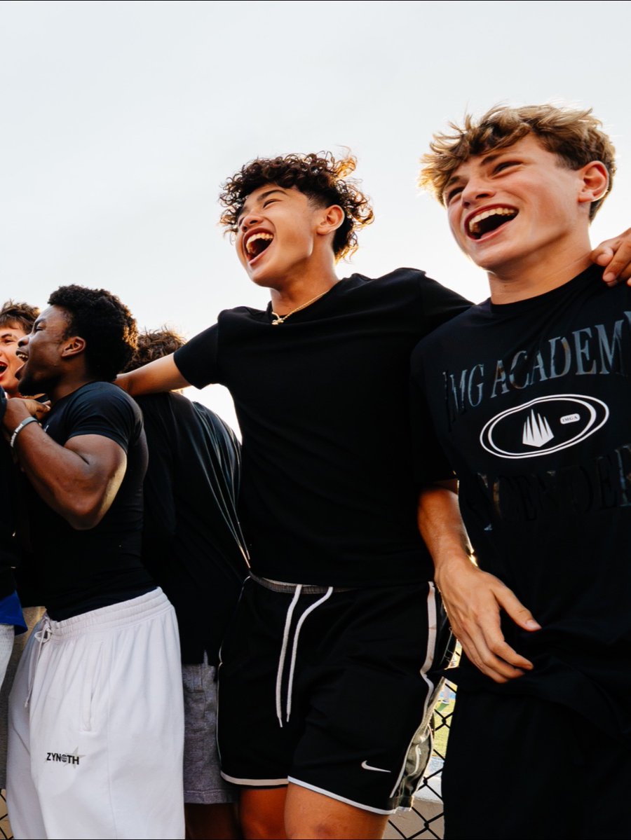 IMGAcademy's tweet photo. The best memories are made together. 💙

Between training, classes, and competition, moments like these give our student-athletes a chance to slow down, hang out with friends, and enjoy being part of the IMG Academy community. https://t.co/SzWtBHLUpU