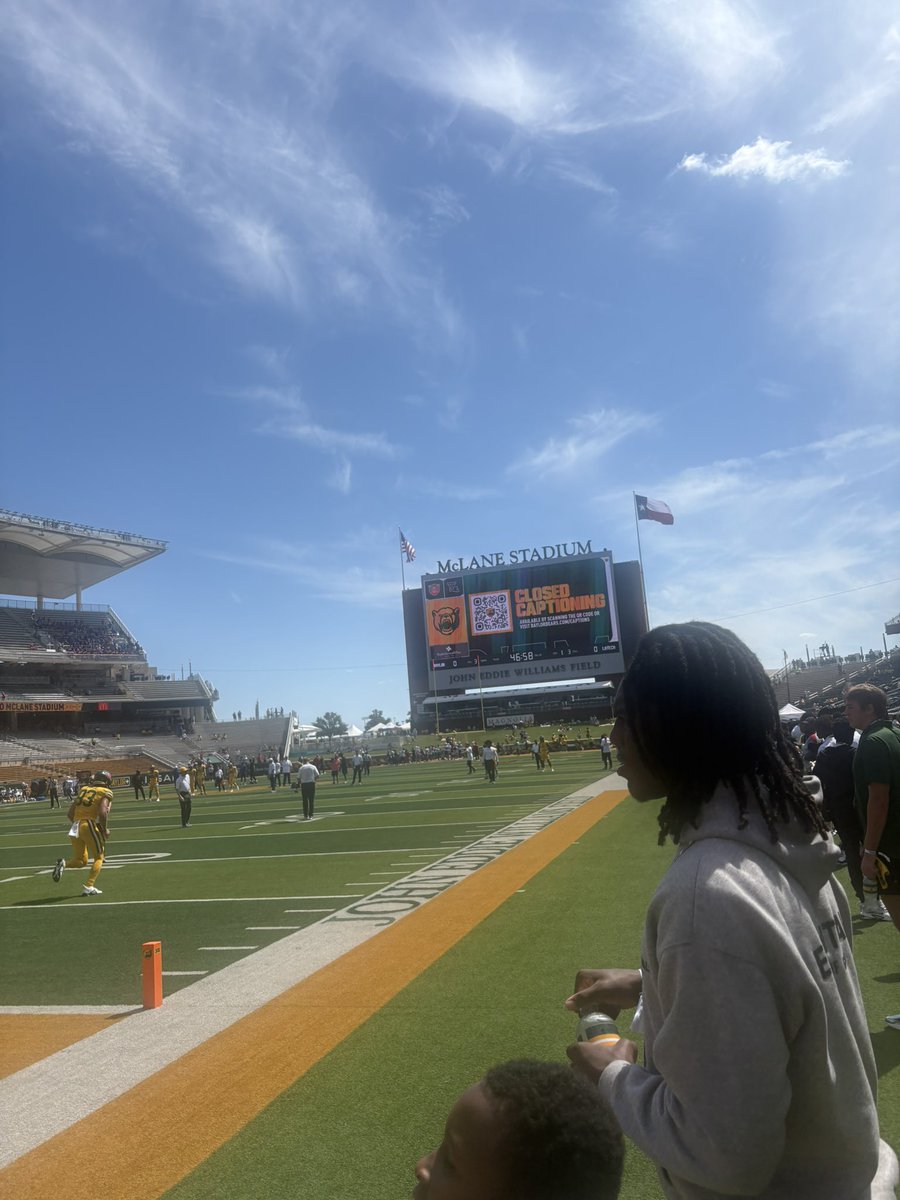 ElijahSmith_28's tweet photo. After an amazing game day visit, I am truly BLESSED to receive an offer from the University of Baylor!
Thank you to the coaching staff for the hospitality and warm welcome!
@CoachOrloffBU @AlphaMara4
@GregBiggins @adamgorney @BrandonHuffman @BlairAngulo @TheUCReport @latsondheimer @coachToaf @teamtoarecruits
@RecruitAllen @alleneaglesfb
@CoachRobertt