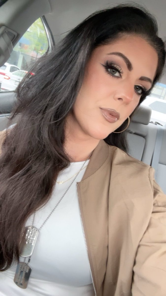 efiorentino31's tweet photo. anyway, i never wear full glam anymore. https://t.co/imOOcv2Asw