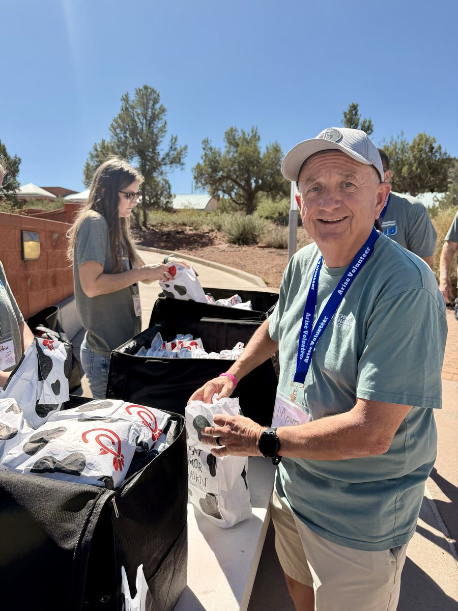 montyazmn's tweet photo. It was so incredible serving the women of Arizona at the Arise conference this weekend. Thank you, @shannonjennings76 for your leadership.  @azbaptists https://t.co/HI1t3wbs2j