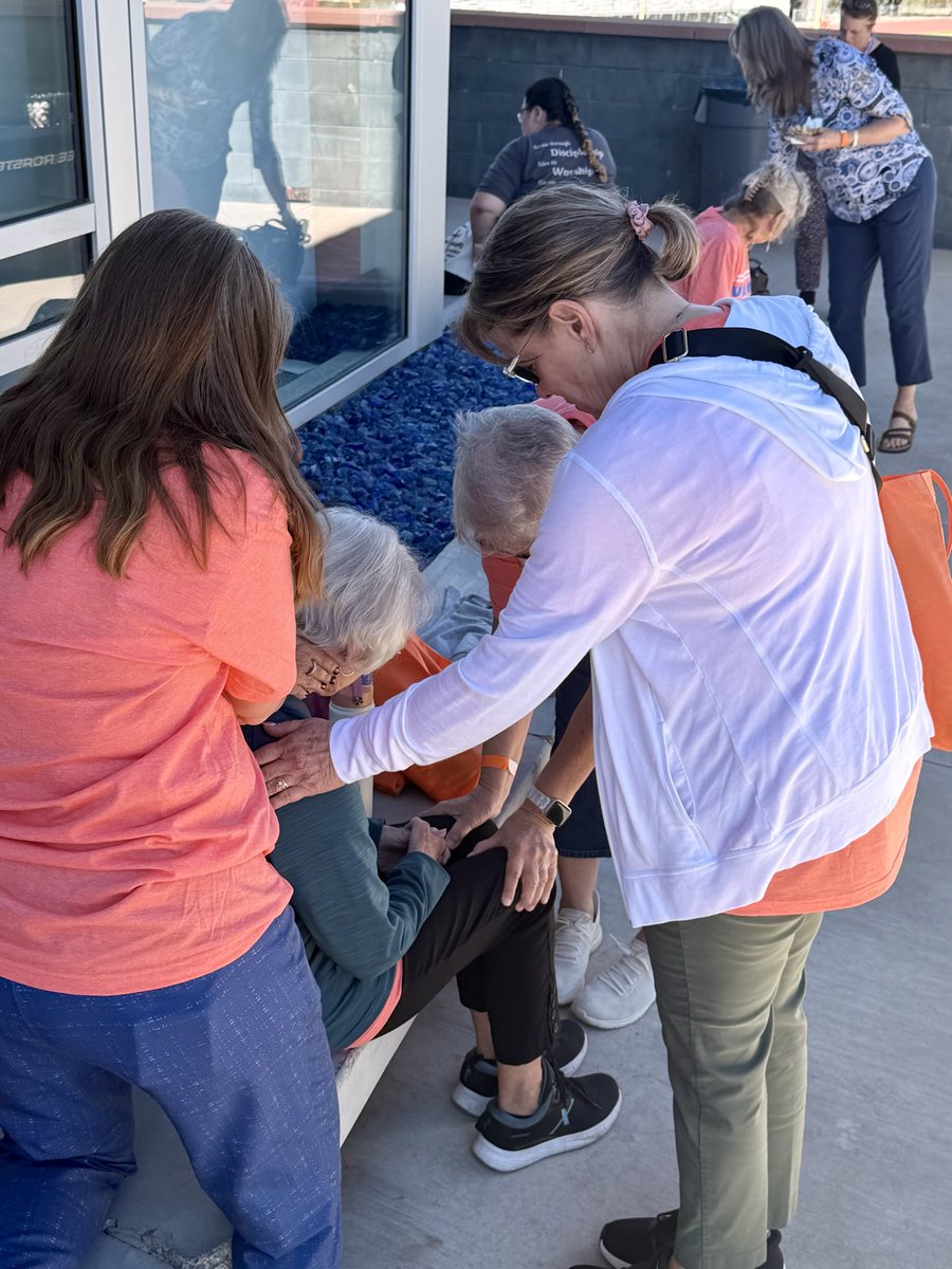 montyazmn's tweet photo. It was so incredible serving the women of Arizona at the Arise conference this weekend. Thank you, @shannonjennings76 for your leadership.  @azbaptists https://t.co/HI1t3wbs2j