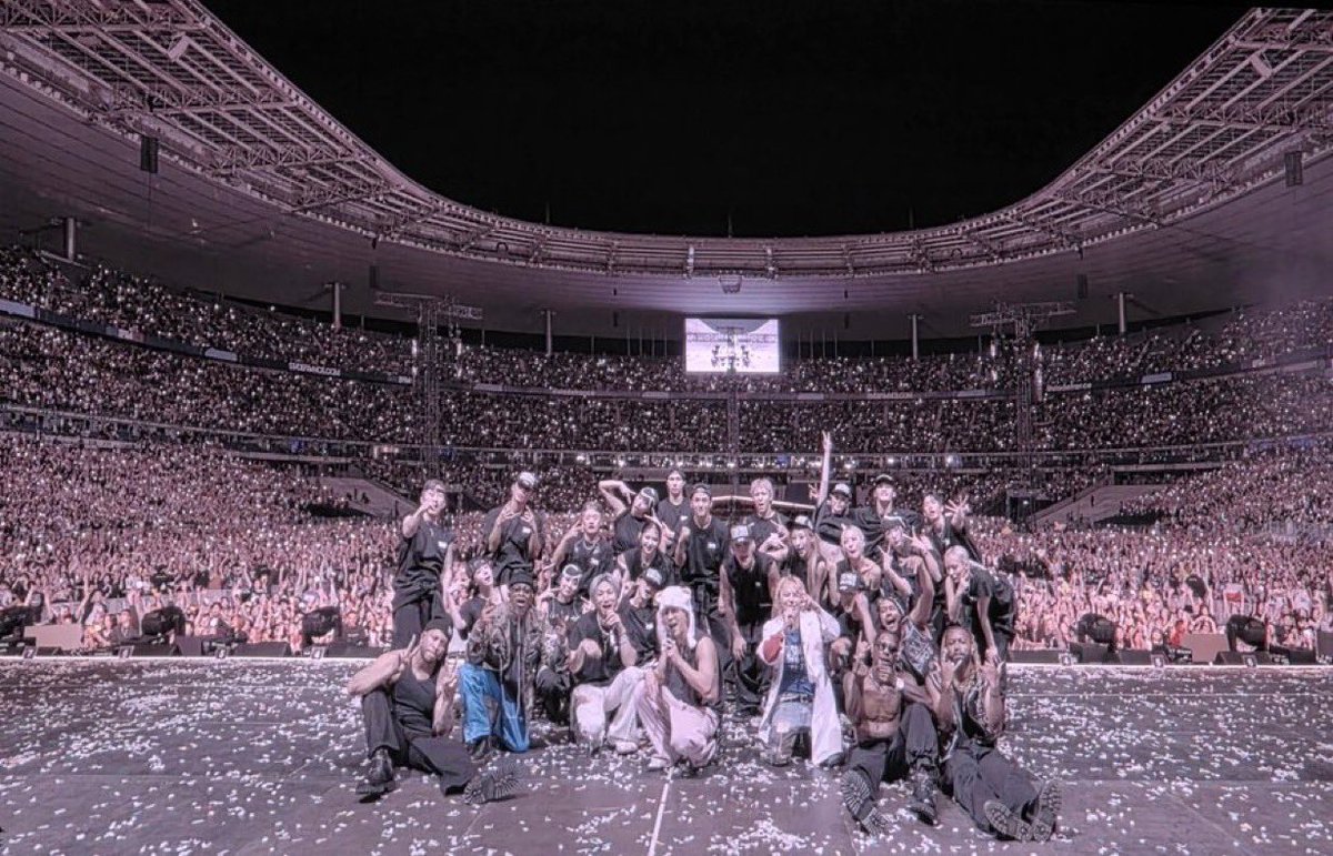 kwoncipoe_wel's tweet photo. BIGBANG XX: COSMOS WORLD TOUR at Stade de France π«π·β¨ A legendary stage, an unforgettable crowd, and BIGBANG being BIGBANG. π€π
#BIGBANG #COSMOSWorldTour #StadeDeFrance #BIGBANGXX #TAEYANG #GDRAGON #DAESUNG https://t.co/hMMTCf9jF9