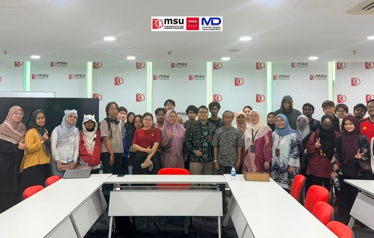 msumalaysiaFISE's tweet photo. 🌊🎮 MSU FISE students explored how Unity, interactive storytelling and game-based learning can inspire marine conservation through a guest lecture by Mr Nugroho Syahputra from Politeknik Negeri Medan. 🪸🌏
#InternationalGuestLecture #MSUmalaysia #MSUFISE #MyPremierDigitalTech https://t.co/GDwLhlujGI