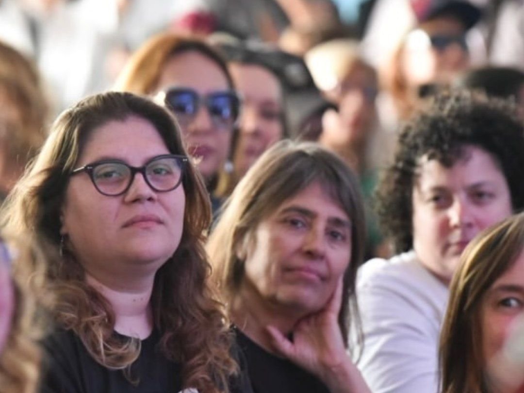 SilviNardini's tweet photo. Junto a @MarioSeccoOK  y a crxs y del @FrenteGrandear, participamos del Plenario Federal del @MOVIMIENTODAF, junto a @Kicillofok .

Frente al avance de un proyecto que golpea al pueblo, no hay lugar para la resignación: hay que organizarse y dar la pelea. https://t.co/uti24UQbgb