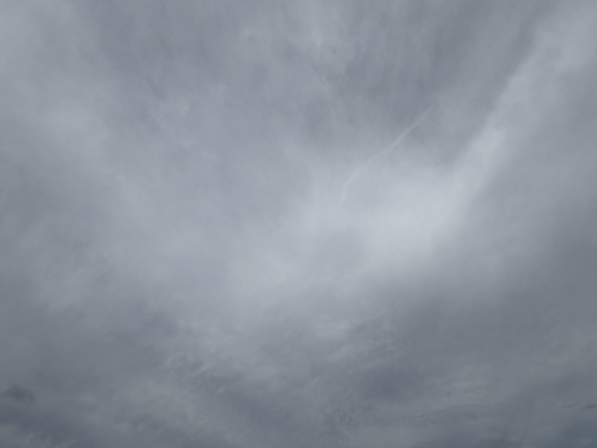 oceanmarine00's tweet photo. おはようございます！
本日の泉大津市は全体的に雲に覆われています。風もやや強く吹いています。
とても過ごしやすい気候です！！
楽しいシルバーウィークをお過ごしください！！
＃イマソラ　＃泉大津市
＃企業公式が地元の天気を言い合う
 #空の日
 #バスの日 https://t.co/hNJowkb1ot