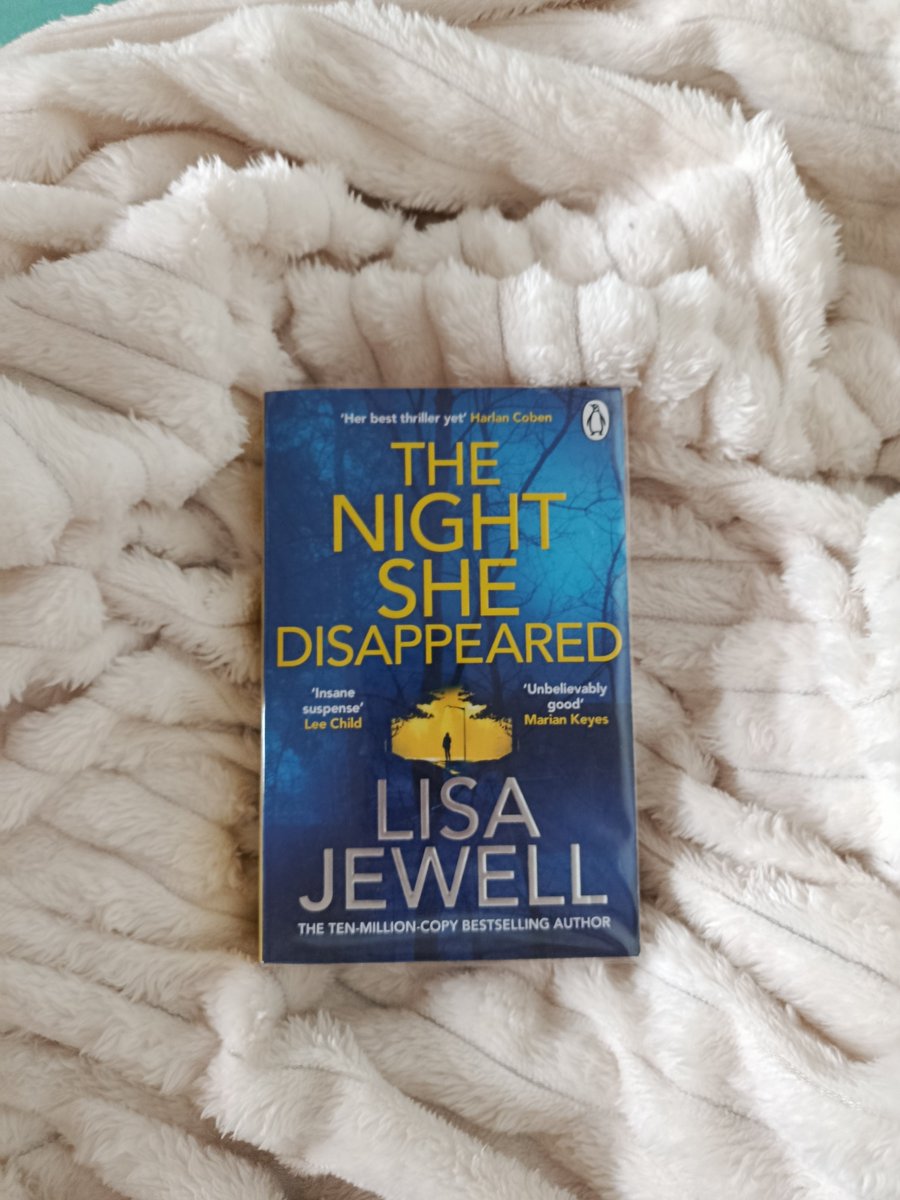 thebookishrealm's tweet photo. WTS The Night She Disappeared - Lisa Jewell, Never Lie - Freida Mc Fadden The Works (dari sananya Unsealed yaa)
Pengiriman : Bandung
Manual only (ongkir bisa lewat toko Oren 🍊)
#wts #wtsbook #prelovedbook #ctm https://t.co/IkTIVUR0ZF