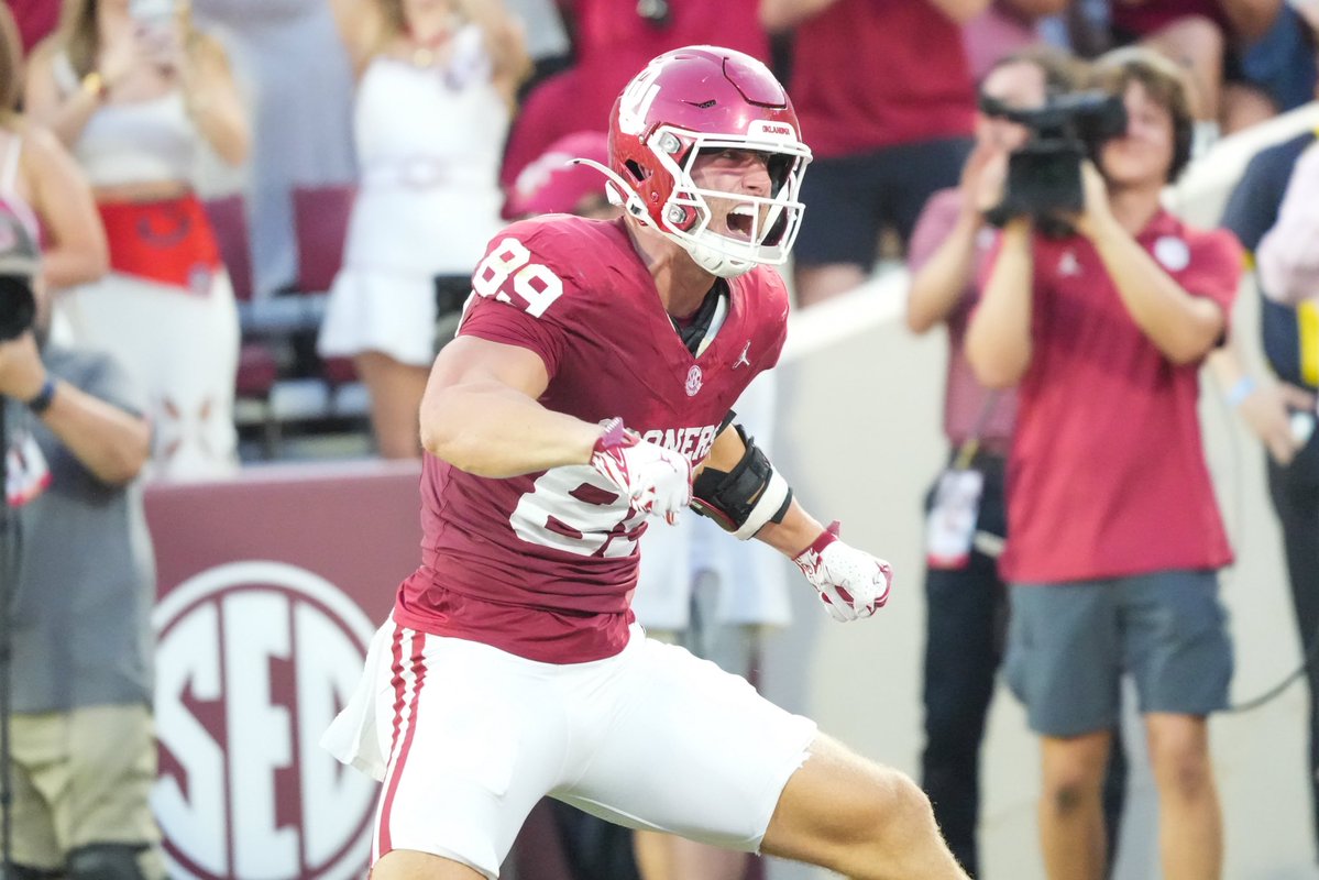 BrodyLusk247's tweet photo. Great play by Hayden Hansen, who scores on a 29-yard touchdown reception. The #Sooners now lead 7-0.

Hansen looked impressive on that drive. https://t.co/KpKIvsUICm