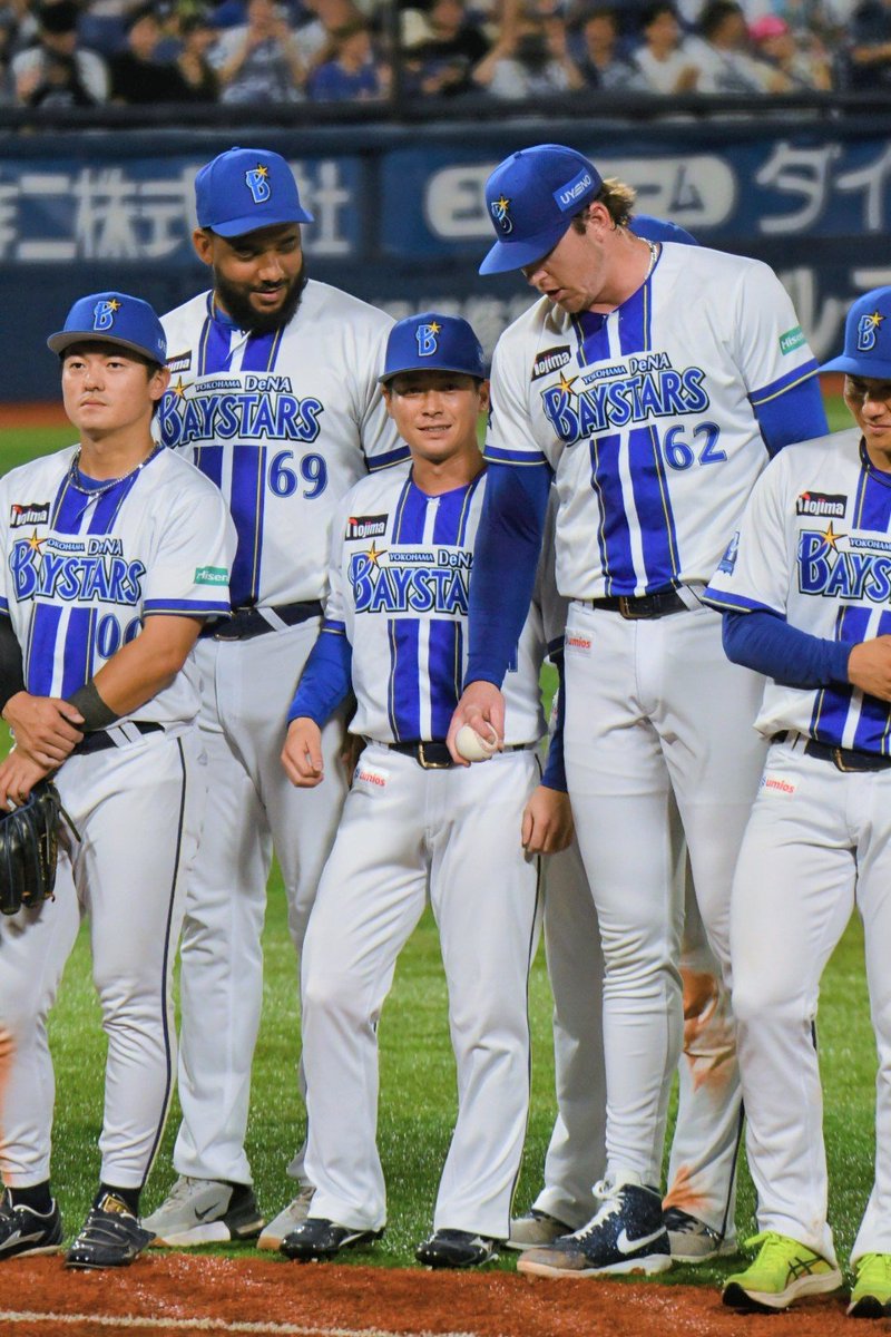 baystars_19hama's tweet photo. 【9/19 ハマスタ】整列
#baystars #エンカーナシオン #レイノルズ #柴田竜拓 https://t.co/rMSHrqI5FD