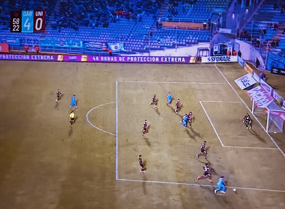 recisneros's tweet photo. Una vergüenza la U. 
Nunca entendió que se jugaba el torneo en el Cusco. Sin reacción en la cancha ni en el banco. Justísimo ganador Garcilaso. https://t.co/qwWKHD9nkn