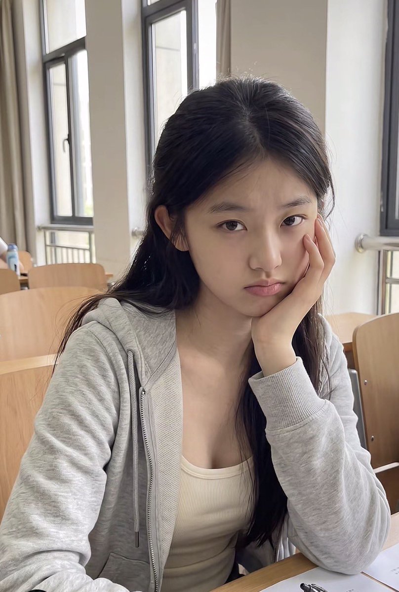 kayla17vg4's tweet photo. 周末早起

想发点照片  有人锐评女大福照吗

不要🚪直接给不墨迹  发完我要删了….. https://t.co/RcYy6IyMX7