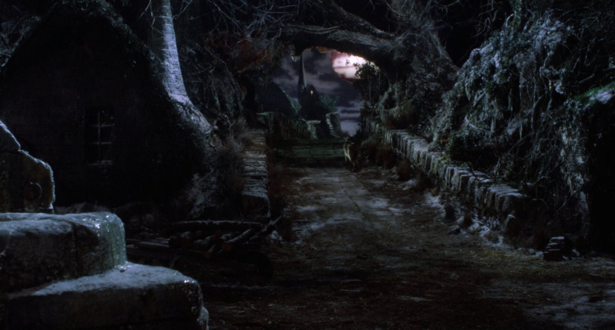 yuriclc's tweet photo. The Company of Wolves (1984)
Direção: Neil Jordan

Por que ninguém nunca tinha me dito que era o filme mais lindo do mundo? https://t.co/08siynDt67