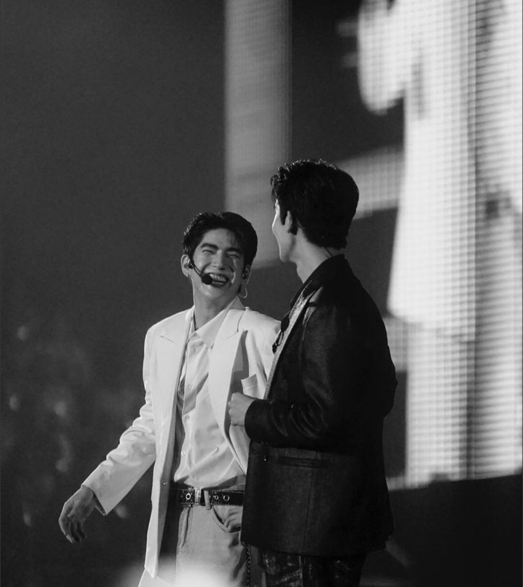 wandee_talay's tweet photo. Happy jimmysea 💜💙 https://t.co/KikvjGj15k