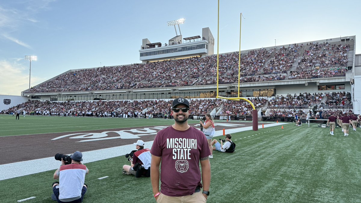 roadtocfb's tweet photo. FBS Stadium 119: Robert W. Plaster Stadium (Missouri State).

I am here for unique game day No. 59 with @collegeFBtour! Tough and close game at the half here in Springfield between MO State and Marshall. #Bears https://t.co/mN3i034OfM