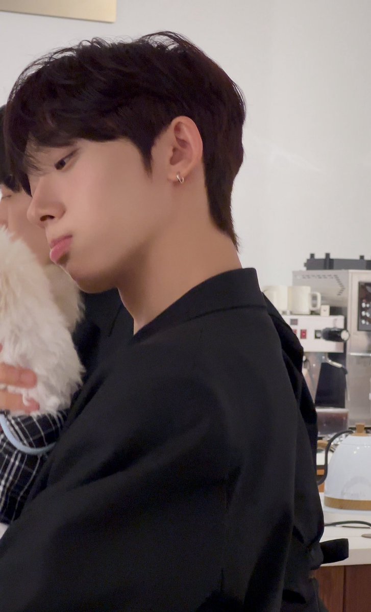 jjeoneeze's tweet photo. 하츠🤍키리
ㄴ아기가 엄마랑 잘있네요 https://t.co/CIeHZk1oSL