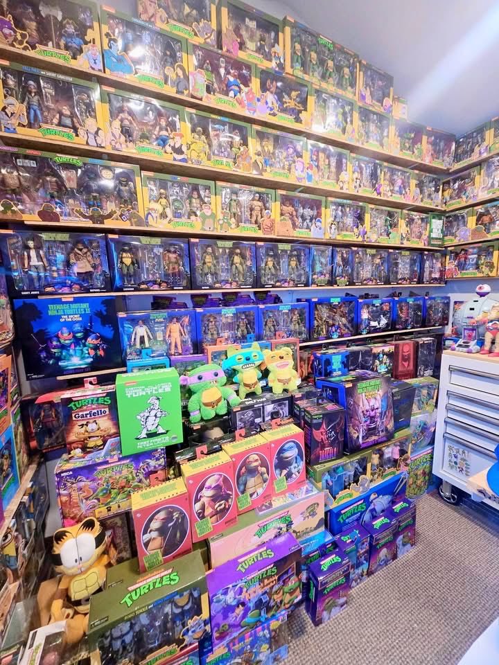 NinjaTurtleLair's tweet photo. Feast your eyes 👀 One of the most amazing TMNT collections on the planet. 
-
#TMNTCollector #TurtleLair https://t.co/4o2gh0893I
