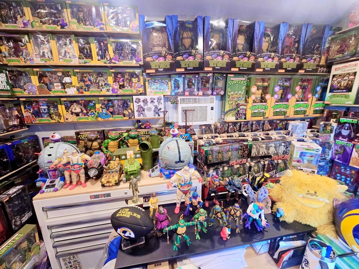 NinjaTurtleLair's tweet photo. Feast your eyes 👀 One of the most amazing TMNT collections on the planet. 
-
#TMNTCollector #TurtleLair https://t.co/4o2gh0893I