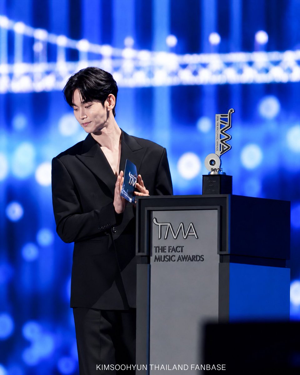 Kimsoohyun_TH's tweet photo. This is the true standard of handsomeness.

#KimSooHyun
#2026TMA
#KimSooHyunTMA2026
#คิมซูฮยอน https://t.co/UUleGNDLUe