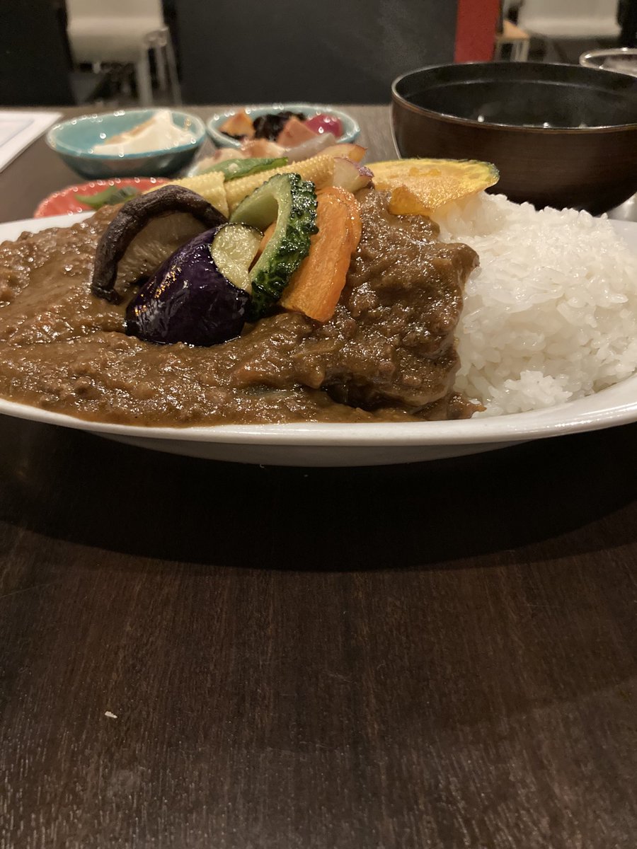 Tuna_nipples's tweet photo. #レツゴーナジャ
#dowithcafe
@dowithcafeosaka 

野菜カレーはこちら💁‍♀️
ご飯大盛り頼んだら特盛来ました😂
大盛りペロリの私がフーフー💦いいながら完食しました😂
（ご飯の厚みを見て！） https://t.co/pJRjdMzOAx