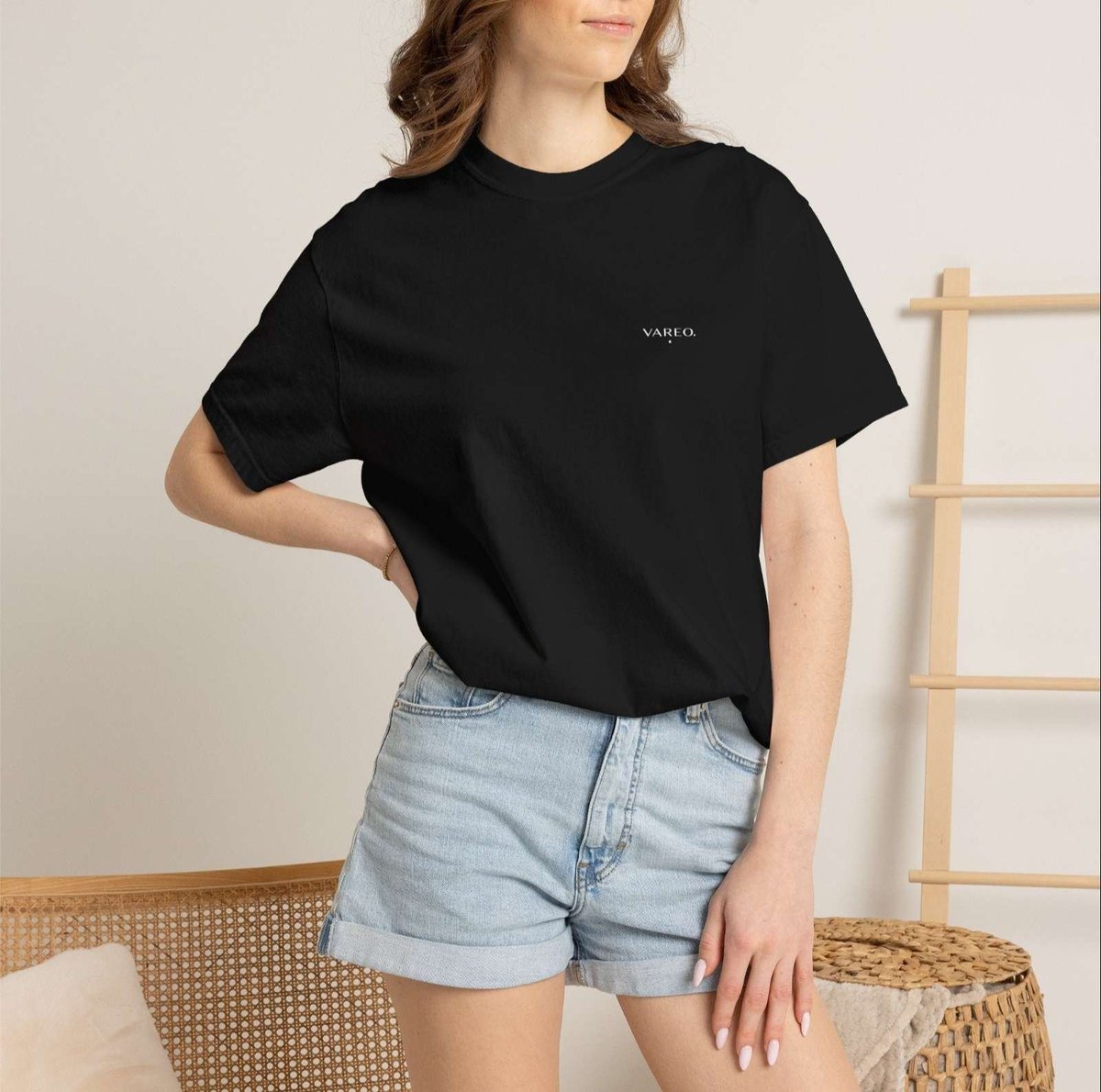 jhhv340851's tweet photo. no logo screaming for attention.
just heavyweight cotton, done right.

tees &amp; hoodies. VAREO. https://t.co/tu3karYNEN