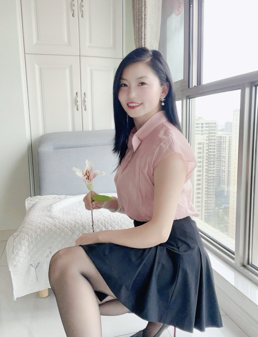 Yuexin79's tweet photo. 昨天早上出门，在鞋柜里没有找到豹纹高跟鞋，当时没有在意，觉得可能是自己放偏了。
但是晚上回家时，那双鞋明明又在鞋柜里。
看了继子一眼，他的眼神很躲闪。难道是趁我不注意，他把我的高跟鞋拿去做了什么？ https://t.co/CloqjSSad7
