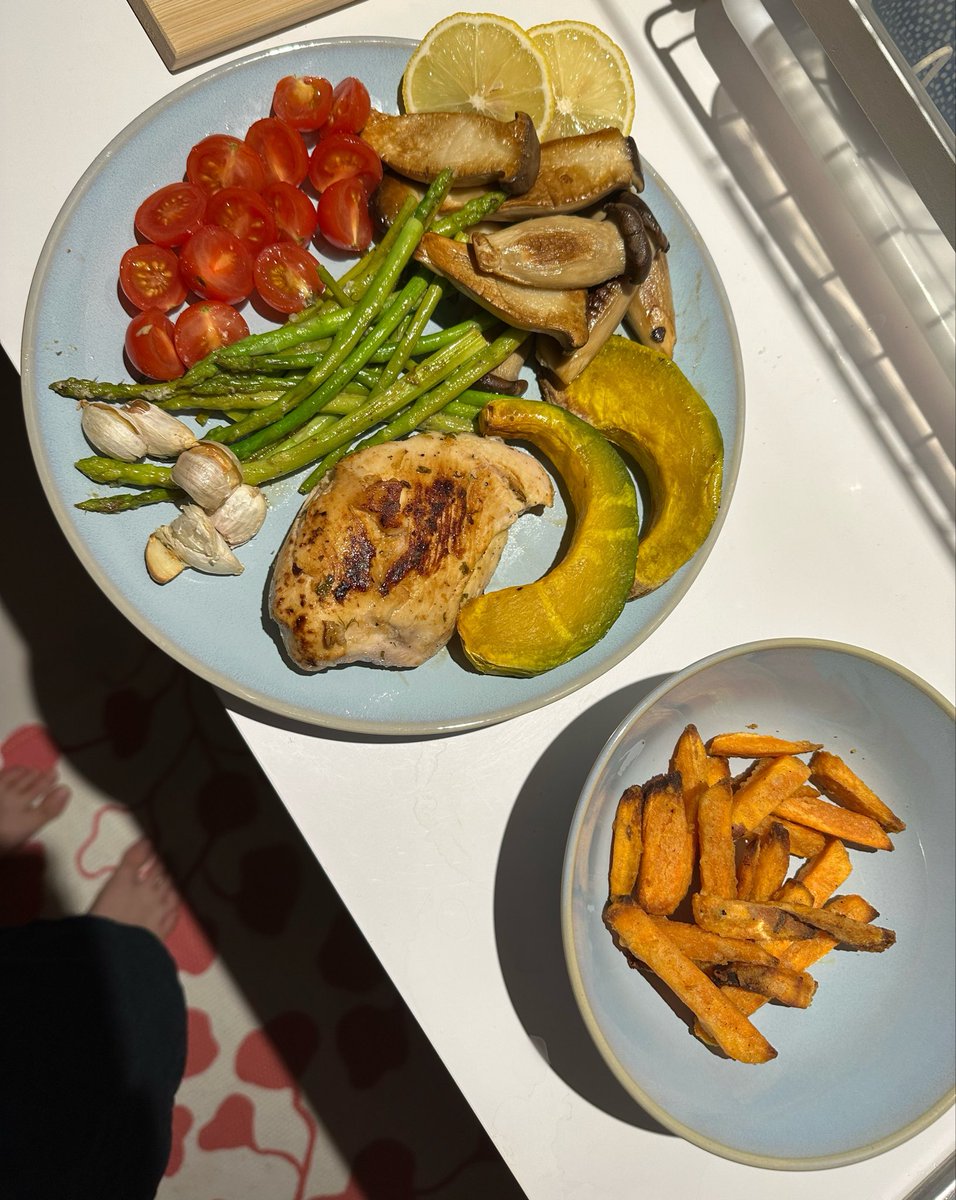 VirtualGeishaaa's tweet photo. Some of the food I’ve been cooking 🥰 Any suggestions what I should try to make next? https://t.co/HqCmngtofV