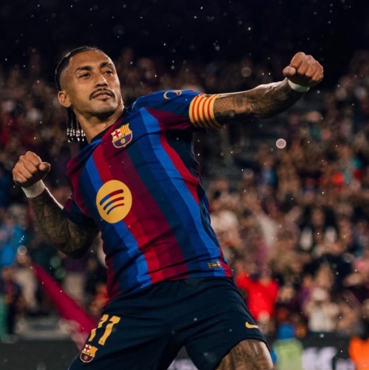 FabrizioRomano's tweet photo. 🔵🔴 Hansi Flick: “I'm not surprised with Raphinha at all. He's unique, like Lamine Yamal”.

“In my view, they are the best players”. https://t.co/tQPIirVg1k