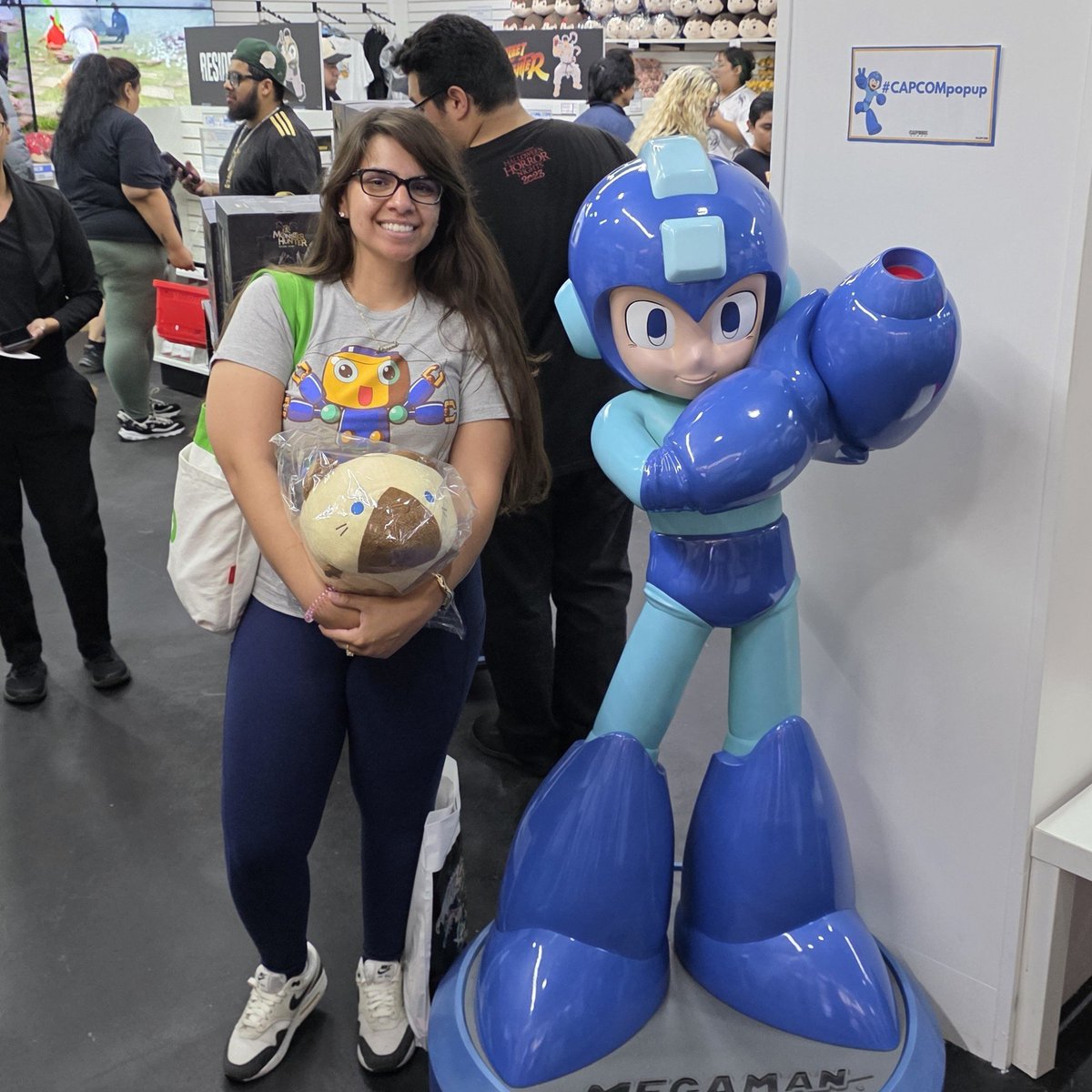 Tortilla_Senpai's tweet photo. called my mom immediately after taking this photo to tell her i finally met a good man for once in my life #CAPCOMpopup https://t.co/65cCJQGvk8