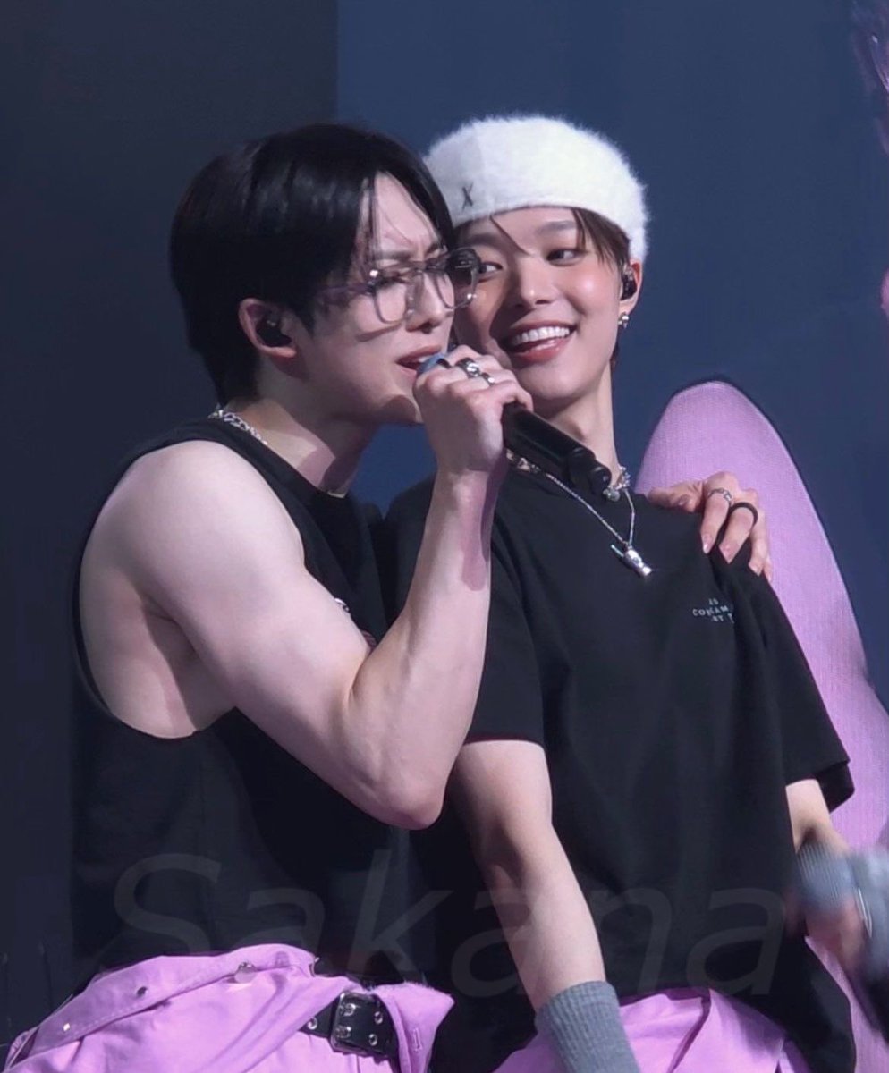 fumaluvr's tweet photo. euijoo just happy as fuck. i’d be happy too if fuma was holding me like that https://t.co/DAEP96p8Ly
