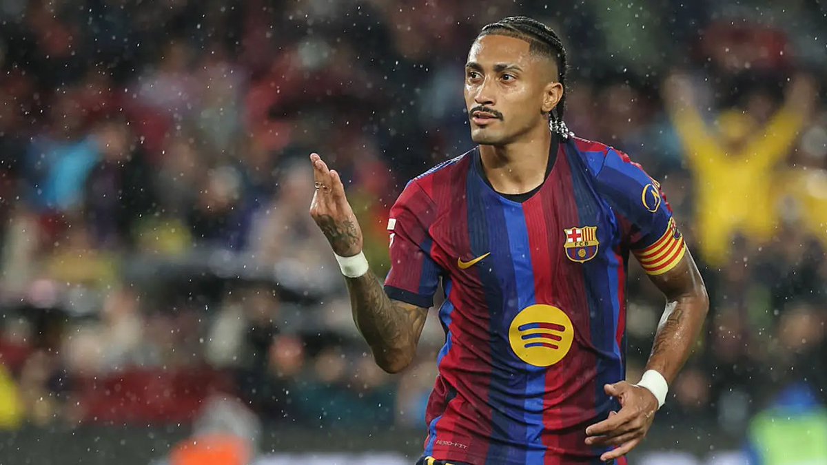 BarcaUniversal's tweet photo. 🚨 DID YOU KNOW: Raphinha scored a 'perfect hattrick' last night:

- 1 goal with his left foot
- 1 goal with his right foot
- 1 header

The last Barça player to do that was Luis Suárez in 2015. https://t.co/OwadwnuYV0