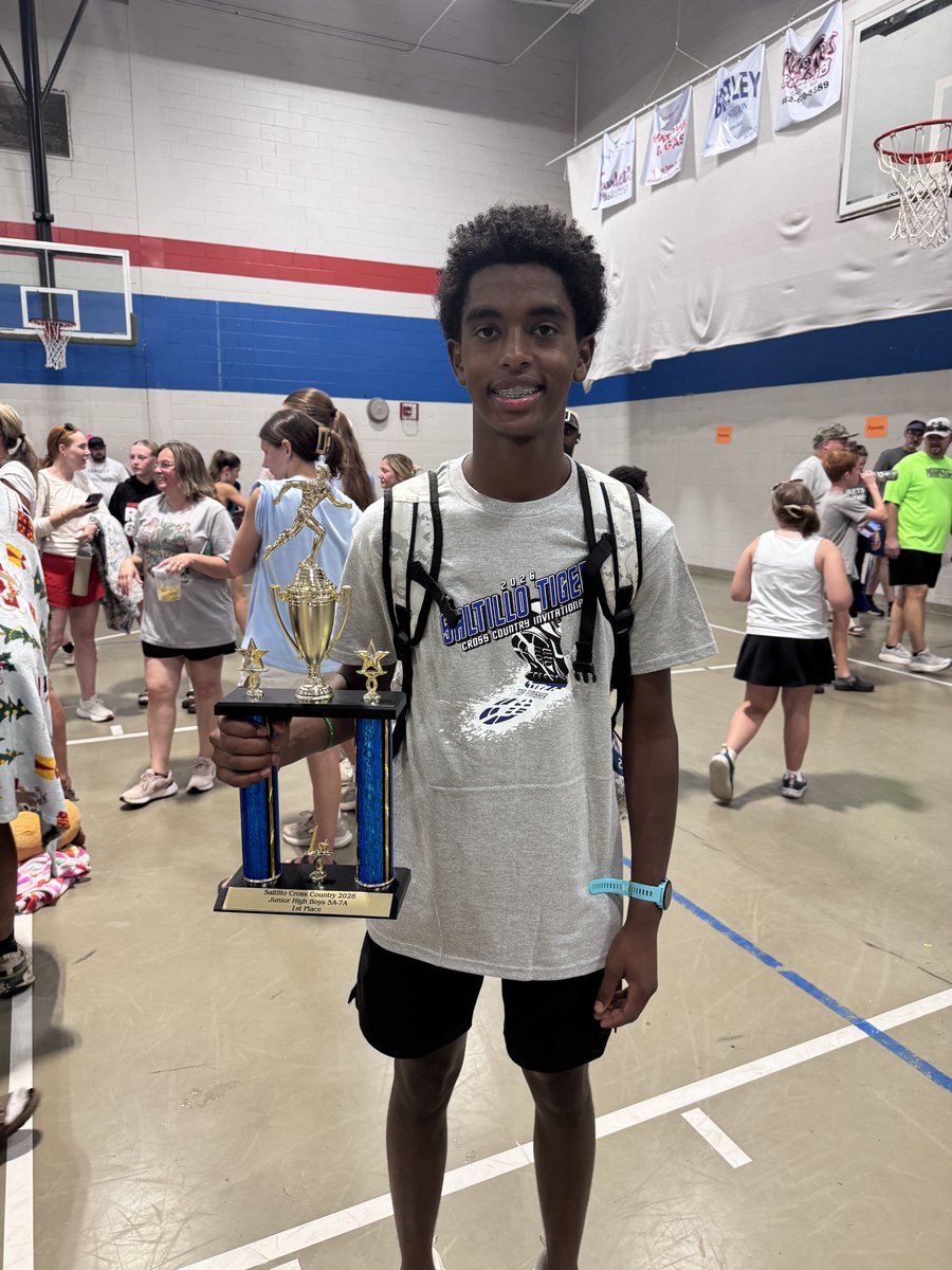 StarkvilleXC's tweet photo. The MS Boys won the Saltillo Invitational today! The race had 88 competitors and Max Gordon was the individual champion! Brewer Vaughn was 3rd, Trace Woods 4th, Grey Herndon 10th, and Spencer Wells 20th! Katie Bounds finished 9th out of 114 to lead the Girls! @STKJackets https://t.co/G7QSODSWTr