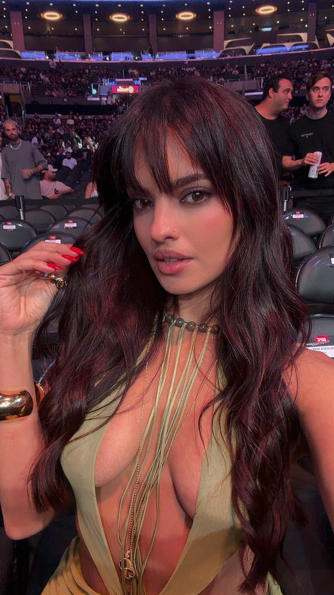 Ninadrama's tweet photo. Why are so many people mad by my dress? I thought it looked cute https://t.co/iSVg85ep7l