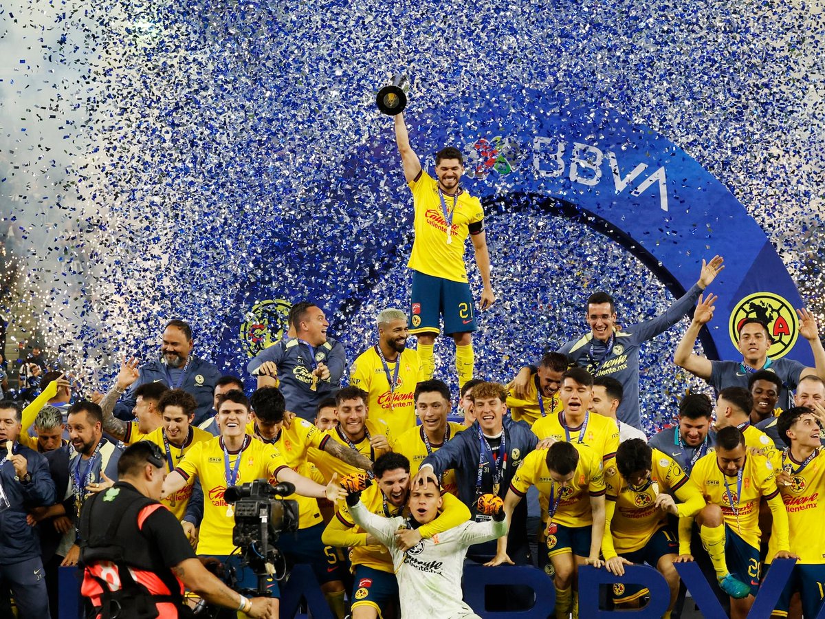 reidmyshawn's tweet photo. THEY'LL NEVER HAVE THIS 💛💙 https://t.co/U6XTFHcx7D