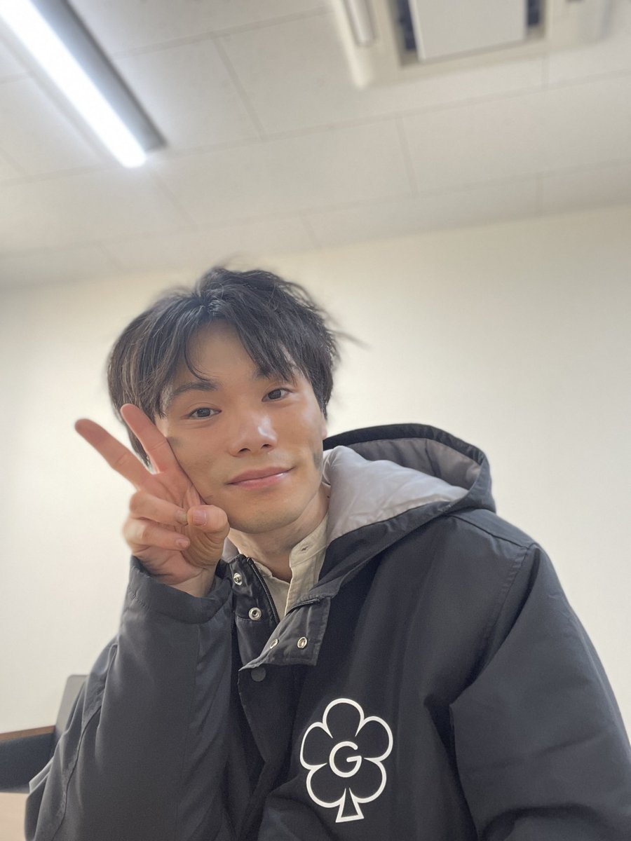 sukkun's tweet photo. 「なんだなんだ？ 空気が澱んでおるな？ ヘマでもしてお叱りを受けたか？」
ダットとジャオを煽りちらかすエンデなのでした🐒笑
みんなも会社や学校で使ってみよう( ´ ▽ ` )✨笑

しかしあの不可思議は一体……？
次回もお楽しみにーっ！！ https://t.co/VRFBo1J3FO