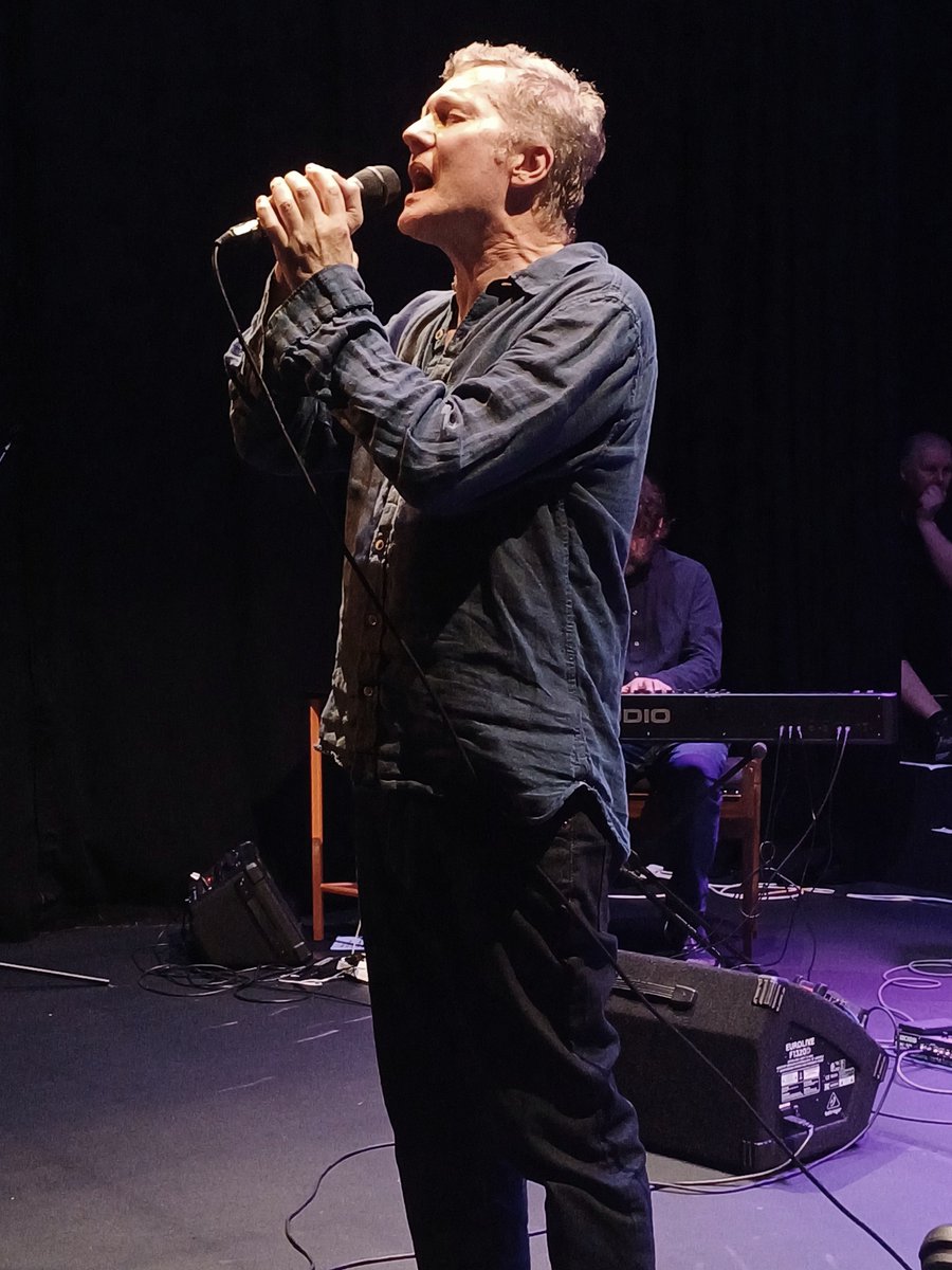 ilinterpaint's tweet photo. The Burning Shed anniversary gig was deeply emotional.
Thankfully, I was wearing waterproof eyeliner; during Pretty Genius and Days Turn Into Years I teared up. Any technical glitches daring to rear their heads were mastered into submission by @TimBowness &amp; the My Hotel Year Band https://t.co/wD63HUzJO2