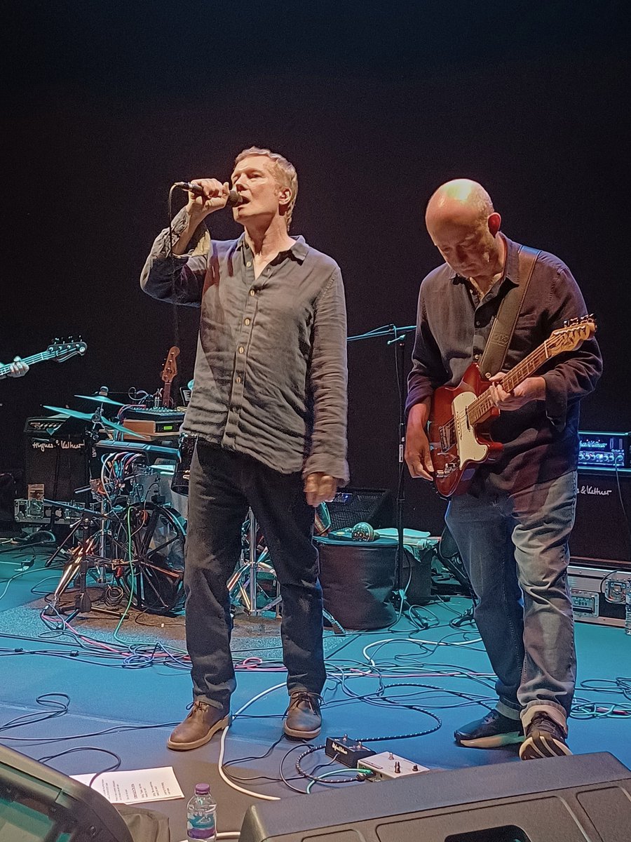 ilinterpaint's tweet photo. The Burning Shed anniversary gig was deeply emotional.
Thankfully, I was wearing waterproof eyeliner; during Pretty Genius and Days Turn Into Years I teared up. Any technical glitches daring to rear their heads were mastered into submission by @TimBowness &amp; the My Hotel Year Band https://t.co/wD63HUzJO2