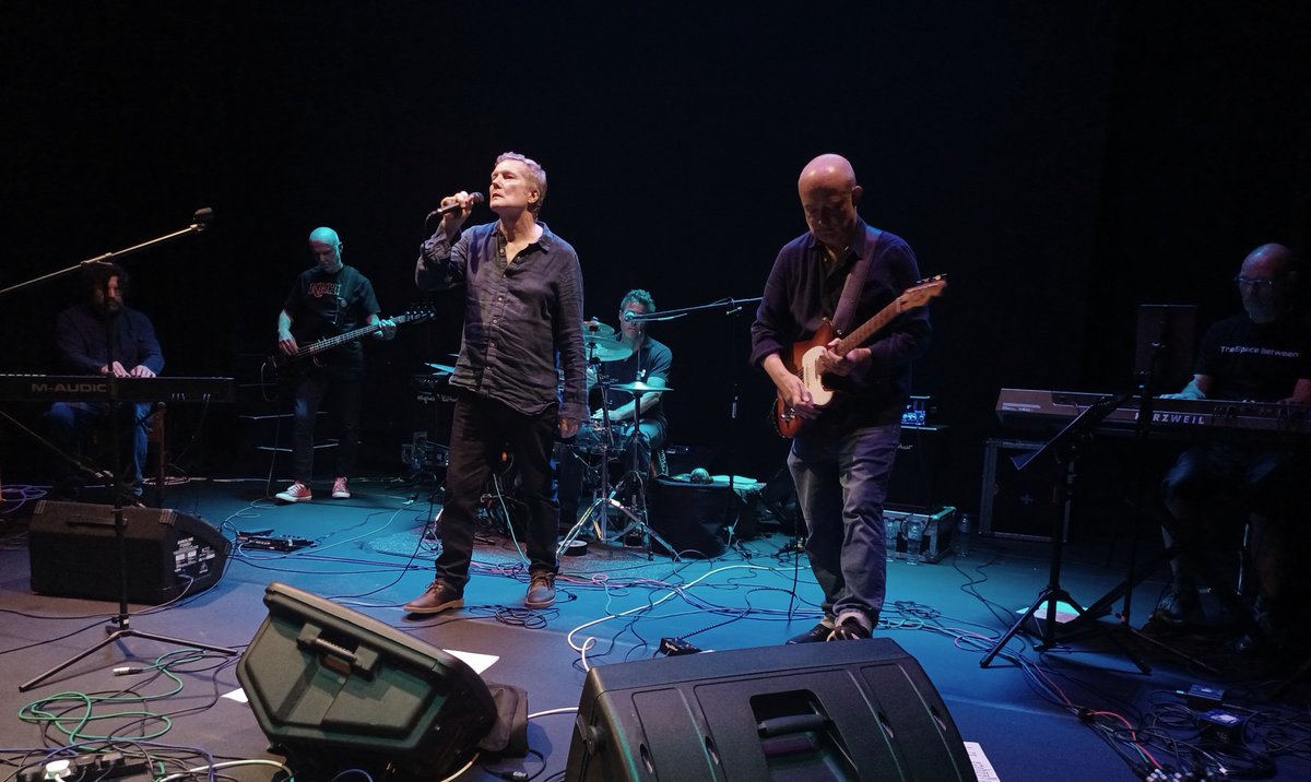 ilinterpaint's tweet photo. The Burning Shed anniversary gig was deeply emotional.
Thankfully, I was wearing waterproof eyeliner; during Pretty Genius and Days Turn Into Years I teared up. Any technical glitches daring to rear their heads were mastered into submission by @TimBowness &amp; the My Hotel Year Band https://t.co/wD63HUzJO2