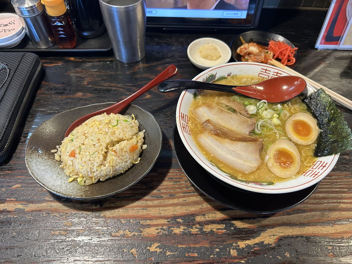 ikesan_pcx's tweet photo. 朝ラーからの墓参り🍜🍜 https://t.co/tfpYOec3Bj