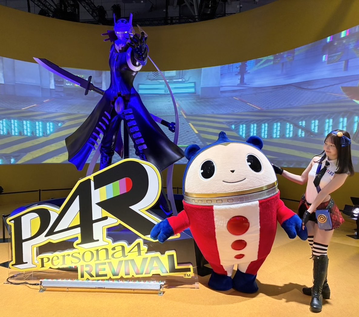 moriminami33's tweet photo. 東京ゲームショウ 2026最終日です！

『ペルソナ4リバイバル』コーナーでは、運が良ければクマに会えるかも…🐻👓

そして本日はペルソナシリーズ30周年🎉
是非セガ/アトラスブースにお越しください！

シフト
9:45〜11:15
12:15〜14:00
15:00〜17:00

#東京ゲームショウ2026
#TGS2026
#segaatlustgs26 https://t.co/xp2FNfvUhK