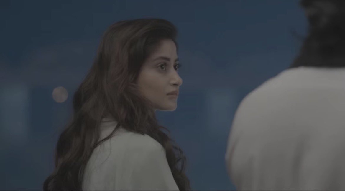 Boo_thainaa's tweet photo. So they really cut this scene of her joining him here after he collapsed in her lap? And they cut another scene in their wedding outfits too, but kept the drone shots 💀
#zanjeerain https://t.co/o4bmjWQsmJ