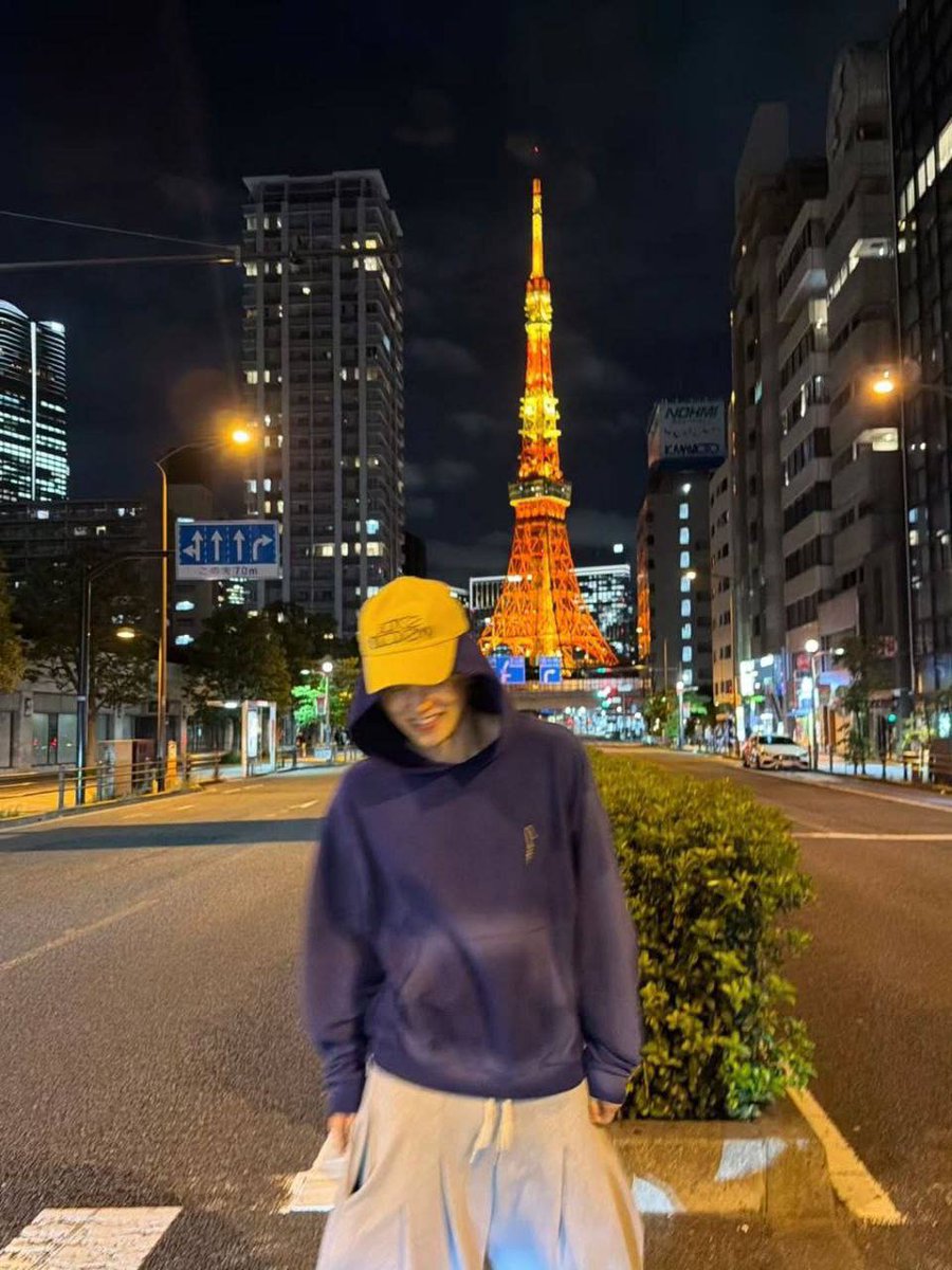 yodnjun's tweet photo. golden hour walks, late drives with the windows down, laughing till my sides ache, quiet afternoons that feel like they’ll never end. capturing life exactly as it hits: sometimes messy, always bright, totally unscripted. it’s never about being perfect, it’s about being there. https://t.co/j5njdiJloJ