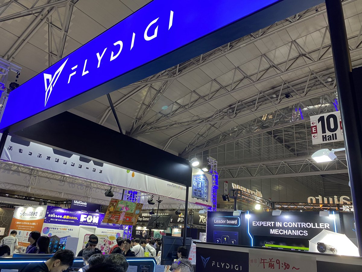 sl_n_bs's tweet photo. #FLYDIGI https://t.co/r6eaErcMX4