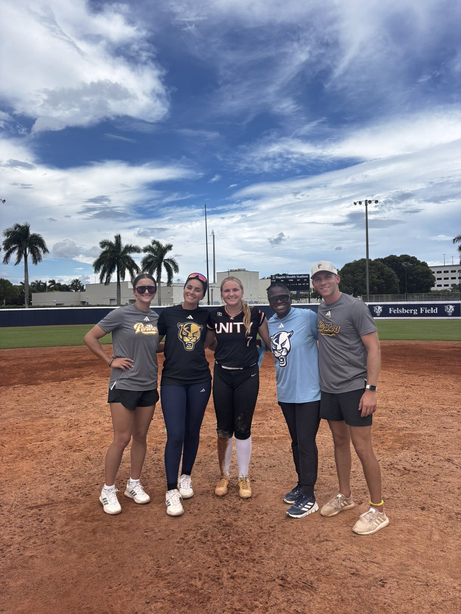 TaylorSher10's tweet photo. Thank you @FIUSoftball for another great camp! Thank you for your coaching and feedback that I received today! @oliviaadyan @coachgnickel @alyssazabala @ana_gold4 https://t.co/Z403V41DGu