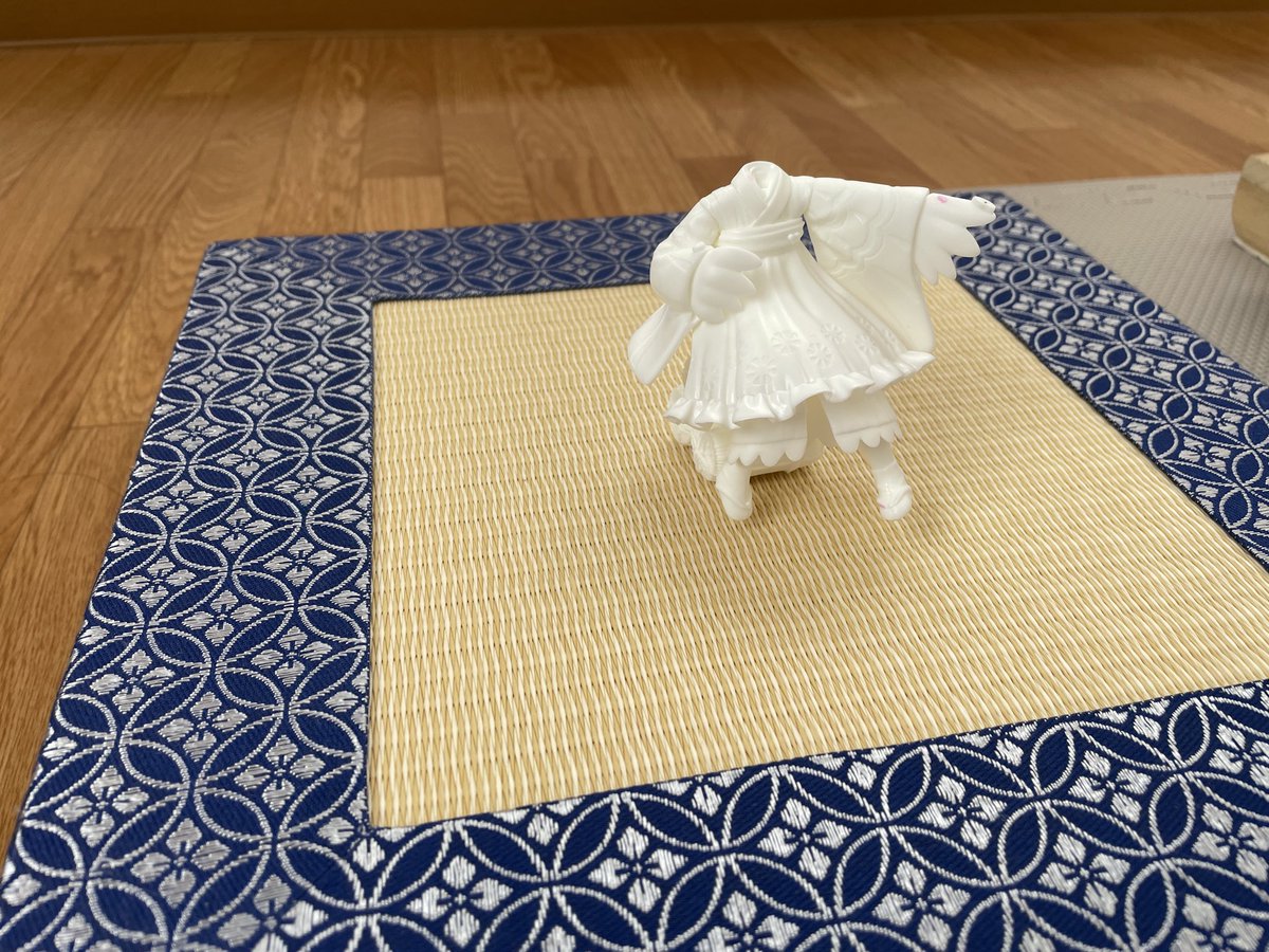 magalinegi's tweet photo. ちょっと台座としていただいた畳台が大き過ぎるけど、装飾品も作るのでこんなもんかも？ https://t.co/w6DrKf4Tow