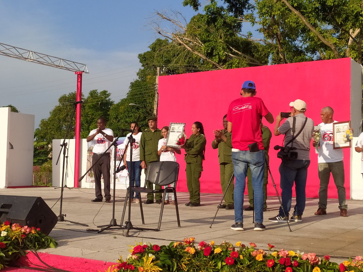 InotuMella's tweet photo. 🇨🇺 Con orgullo #Mella fue escenario del acto provincial por los #66AñosCDR. 
Allí participamos en esta jornada histórica, que reconoce la labor de la mayor organización de masas del país. 

¡Felicidades, Mella! ¡Vivan los #CDRCuba! ❤️🇨🇺 

#ActoProvincial #OrdenamientoTerritorial https://t.co/OKg3rQJYWe
