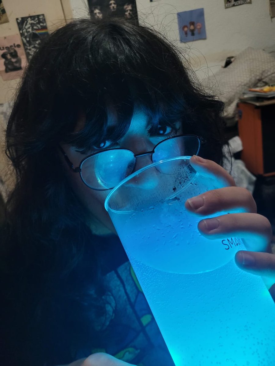 diaxciento's tweet photo. Tomando un escudo del Fortnite https://t.co/VaSkYEXi7S