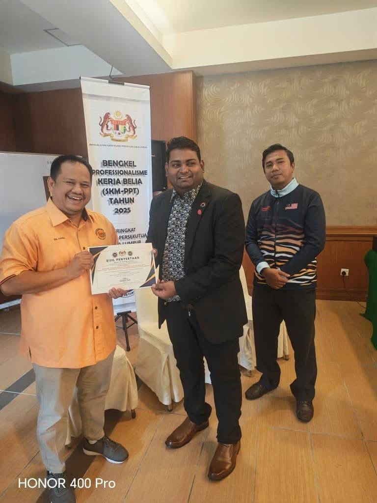 msumalaysiaFISE's tweet photo. 🏆🌏 Proud of our BCF alumni, Peter Malvin A/L Yehsunadr, recipient of the GYPF Youth Leadership Award 2026! Your leadership and community impact inspire us. 🇲🇾👏
#FISEalumni #MSUmalaysia #MSUFISE #MyPremierDigitalTech https://t.co/jTNcllXVRf