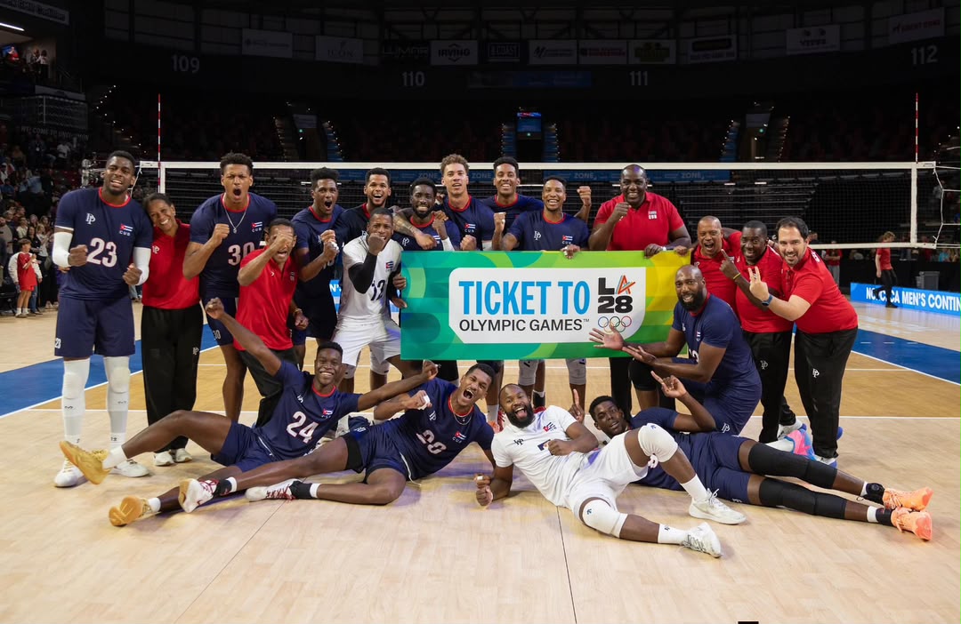 DiazCanelB's tweet photo. Vuelve el voleibol cubano a unos Juegos Olímpicos. En cancha canadiense, ante el mismo rival que un día nos arrancó el sueño, esta vez no hubo lamento. Simón, Yant y López guiaron al equipo con coraje. 3-1 ante los anfitriones. Boleto sellado para Los Ángeles 2028.

¡Felicidades! https://t.co/VP0eXbnSMD