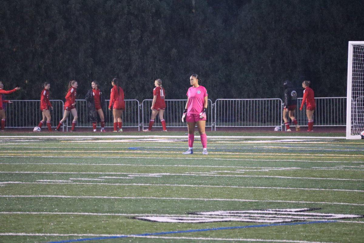 PCCeltics's tweet photo. Gabby Tylka ‘28, Gabriella Raczka ‘28 and Morgan Johnson ‘29 playing with Chicago Inter ECNL - RL tonight in a rainy match.
@PCHS_Celtics @ProviAthletics @chiINTER #ECNL #chicagointerfc https://t.co/sPbgtUYN0W