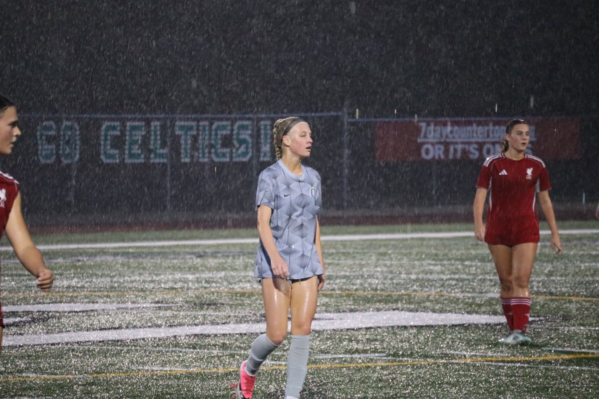 PCCeltics's tweet photo. Gabby Tylka ‘28, Gabriella Raczka ‘28 and Morgan Johnson ‘29 playing with Chicago Inter ECNL - RL tonight in a rainy match.
@PCHS_Celtics @ProviAthletics @chiINTER #ECNL #chicagointerfc https://t.co/sPbgtUYN0W